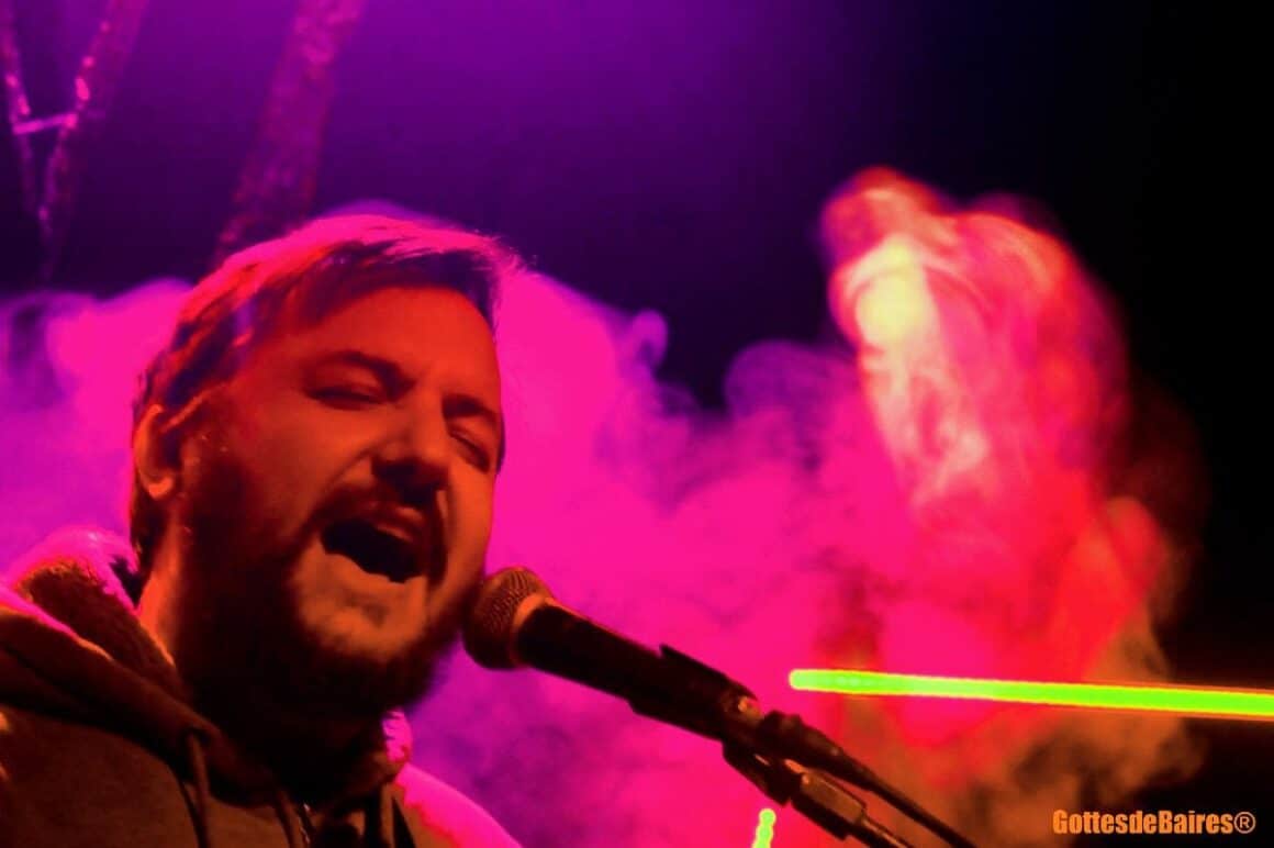 Buey Solo lanza "Despega", su nuevo EP - El proyecto solista de Adrián González Navarro, conocido como Buey Solo, acaba de presentar su más reciente EP, Despega, que cuenta con la colaboración de Fernando Samalea y Emily And. buey solo