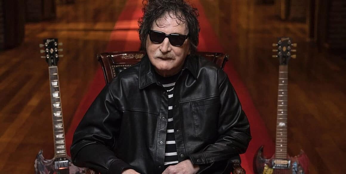 Llegó el día: hoy sale "La lógica del escorpión", de Charly García - Tras una larga espera, Charly García regresa con un nuevo trabajo discográfico. Este miércoles 11 de septiembre, coincidiendo simbólicamente con el Día del Maestro, se lanzará "La lógica del escorpión", su primer álbum en siete años. Charly García 2024. Foto de prensa: Nora Lezano