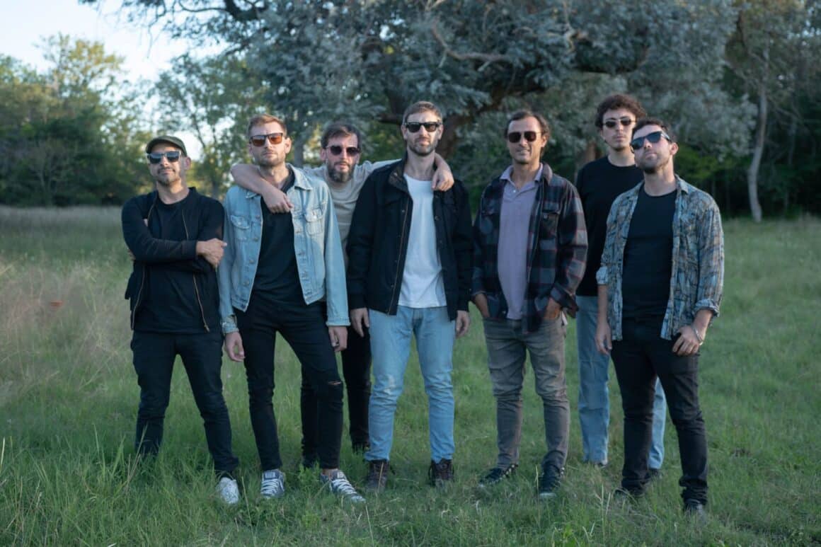 El Sable de Simón presenta su nuevo disco en La Plata - La banda rioplatense El Sable de Simón lanzará su quinto álbum de estudio, Pequeños infiernos perfectos, con un show en Casa Jirón, La Plata, el viernes 18 de octubre a las 22. El Sable de Simon