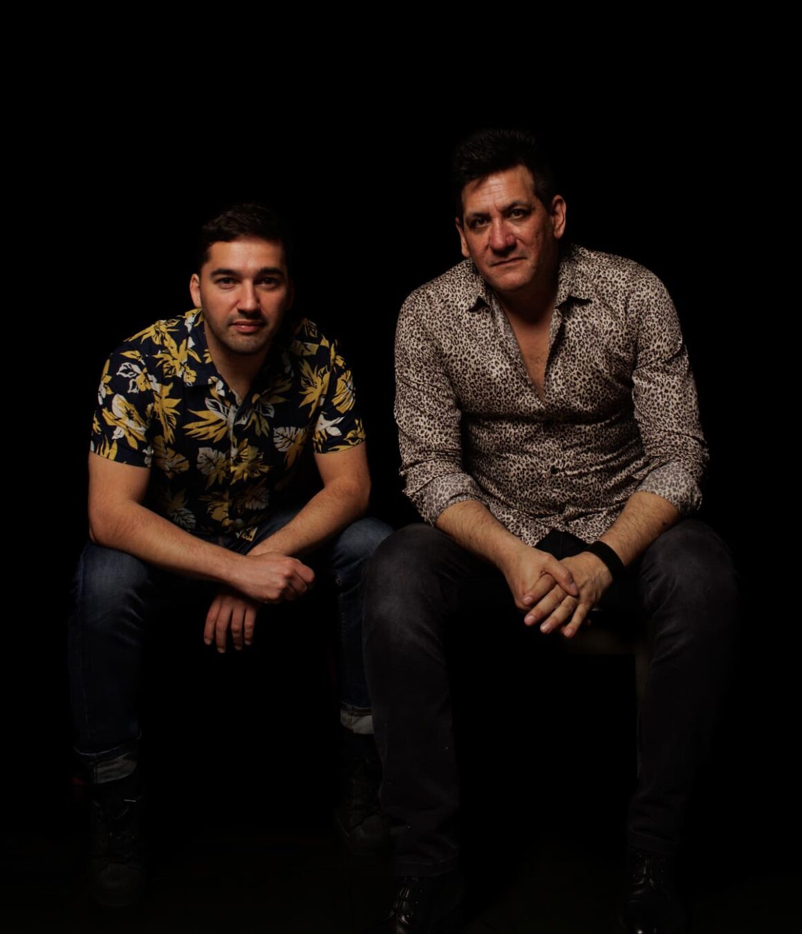 Mística Salvaje lanza su EP conceptual "Salto cuántico a la eternidad" - Mística Salvaje, el proyecto de electro rock alternativo liderado por el baterista Ari Perduca, presenta su nuevo EP titulado Salto Cuántico a la Eternidad, disponible en todas las plataformas digitales. Con nueve canciones que combinan la fuerza del rock con la energía de la electrónica, este lanzamiento busca llevar a los oyentes por un viaje introspectivo y de expansión de conciencia. Mística Salvaje. Foto de prensa