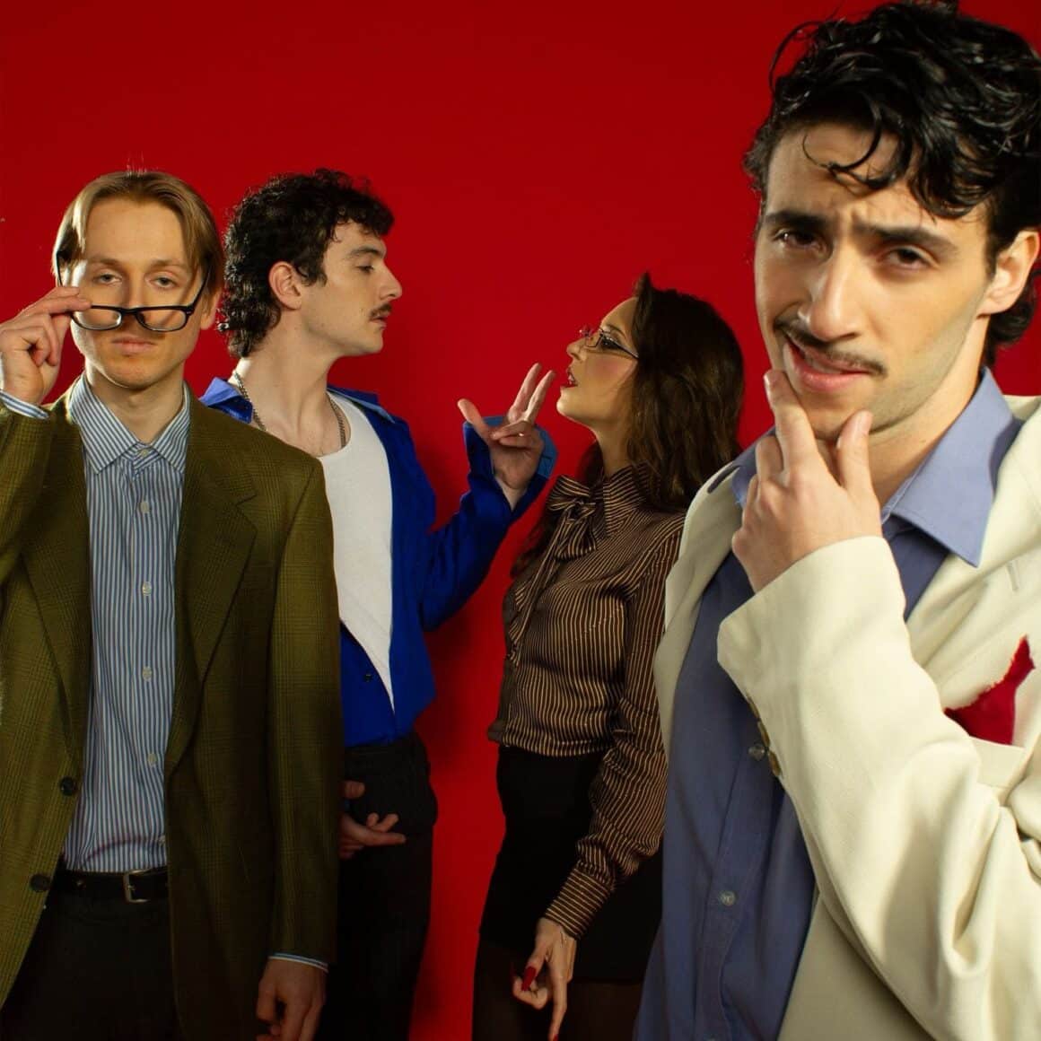 La acidez de Bombones Surtidos - La banda Bombones Surtidos lanzó en agosto su primer LP, Más bombones más surtidos, una obra cargada de canciones que combinan frescura y melancolía. El disco fue producido por Leandro Lopatín y Fabián Picciano, conocidos por su trabajo en bandas como Turf y Poncho. Bombones Surtidos. Foto: Tatiana Saal