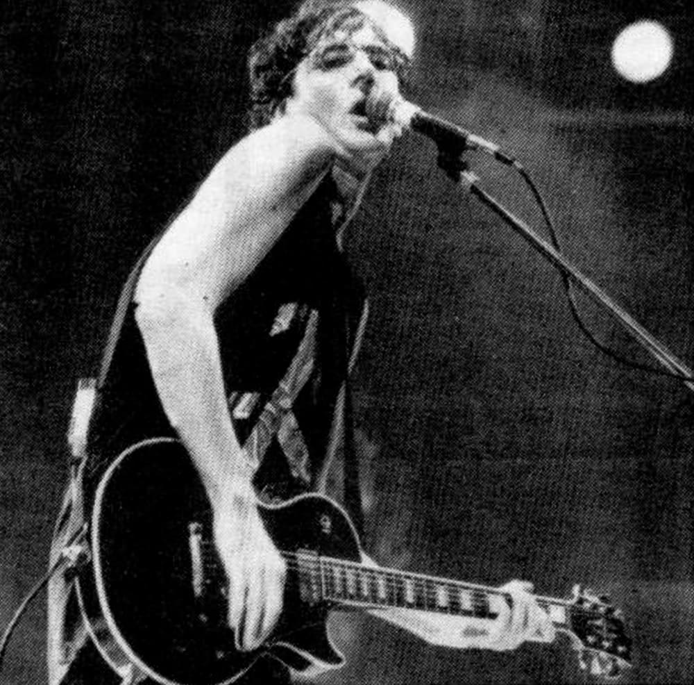 Rescate: Charly presenta "Cómo conseguir chicas" - Esta crónica sin firma fue publicada originalmente en la Revista Pelo 353 de octubre de 1989 con la cobertura sobre las presentaciones de Charly García en el Teatro Gran Rex. Charly García en el Gran Rex