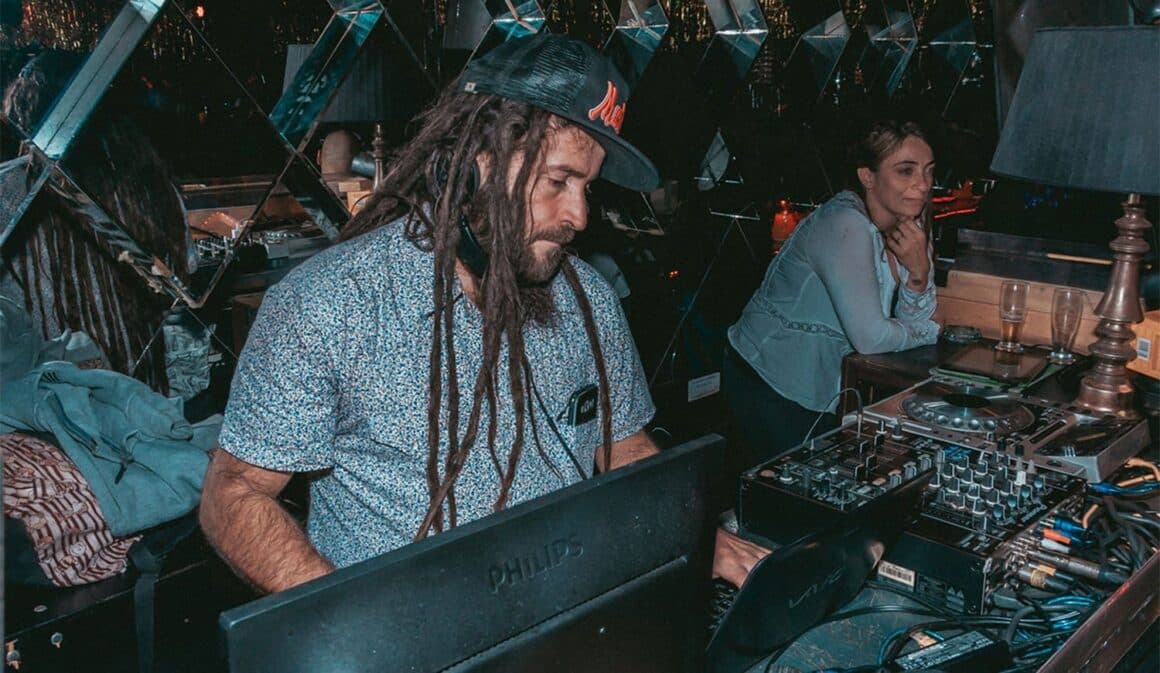 El Club del Reggae cierra el 2024 con todo - Con eventos programados en Buenos Aires, Mendoza y Córdoba, el Club del Reggae prepara un final de año a toda música. La propuesta, que combina shows en vivo y DJ sets, sigue creciendo con su espíritu federal y colaborativo. DJ Rasflek
