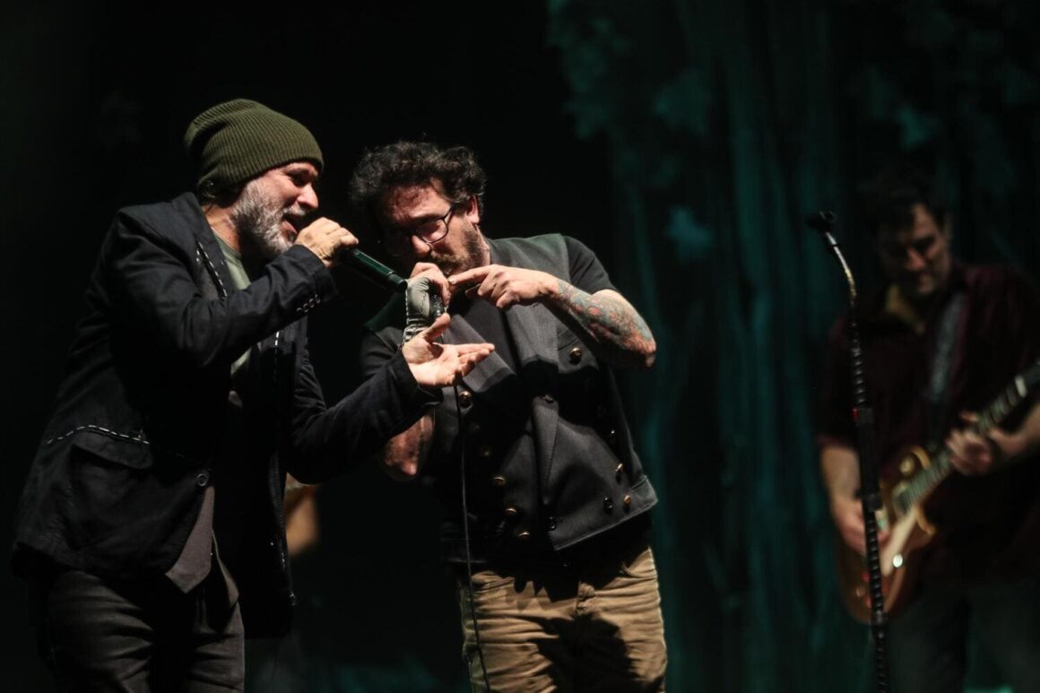 A la luz de la Vela - La Vela Puerca se presentó por primera vez en el Teatro Gran Rex en el marco de su nuevo espectáculo, "Envés". La Vela en el Gran Rex. Foto: Santiago "Gallo" Bluguerman