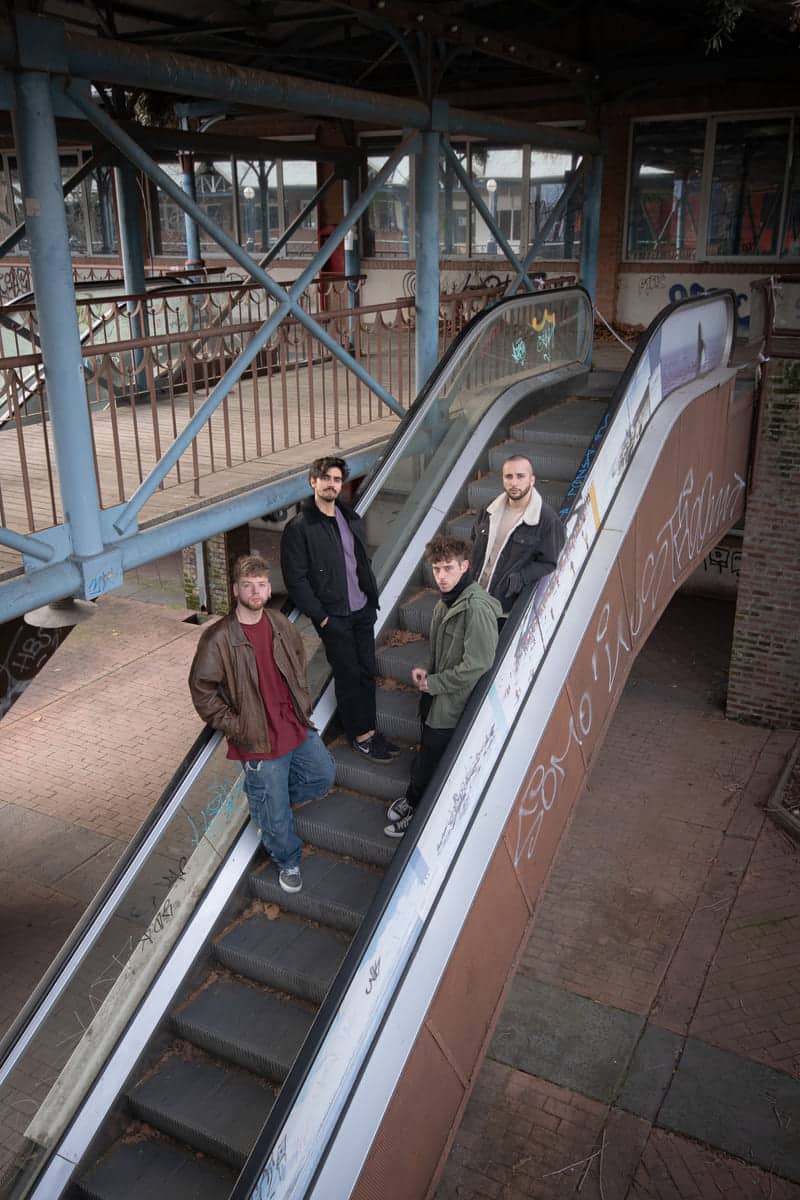 Los Aspirantes: “Nos gustó la idea de escribir el tema con un tono irónico” - Los Aspirantes son una banda residente de Capital Federal, conformada por cuatro amigos que nacieron para hacer música. Mezclando géneros como el rock, funk, pop. Jazz y reggae, han alcanzado su sueño y aspiran a más. Los Aspirantes