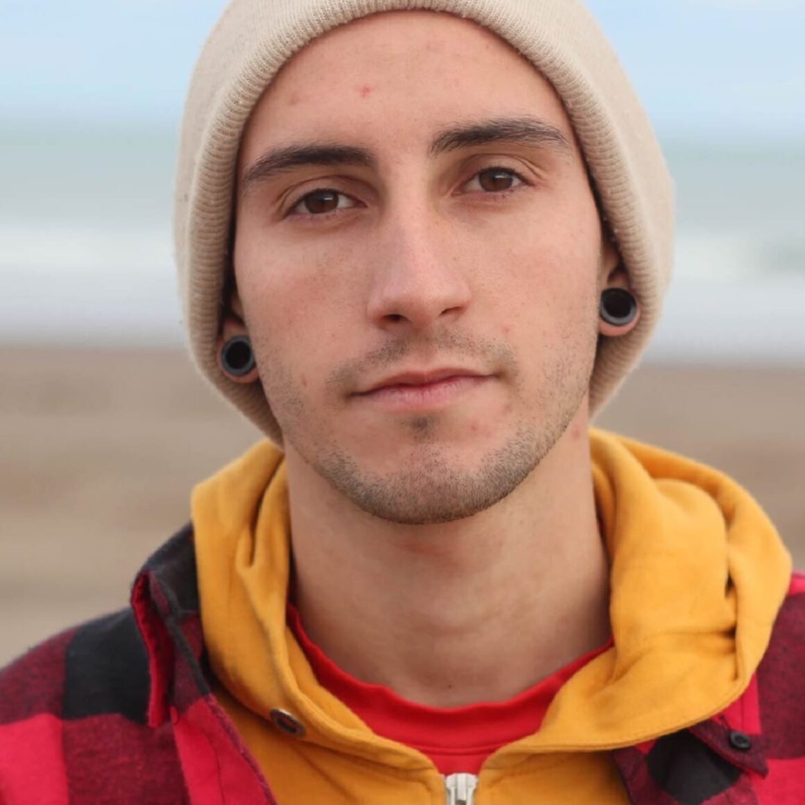 Once presenta su primer EP - Once, el proyecto solista del músico y cantautor Franco Pizzo, presenta su primer EP titulado Amuleto de la Creación. Con solo 22 años, este artista nacido en Tres Arroyos, Buenos Aires, fusiona indie, pop y rock en tres temas de su autoría: Amuleto de la Creación, Antiguo Yo y Vos, cada uno acompañado por un videoclip que complementa la propuesta artística. Once. Foto de prensa