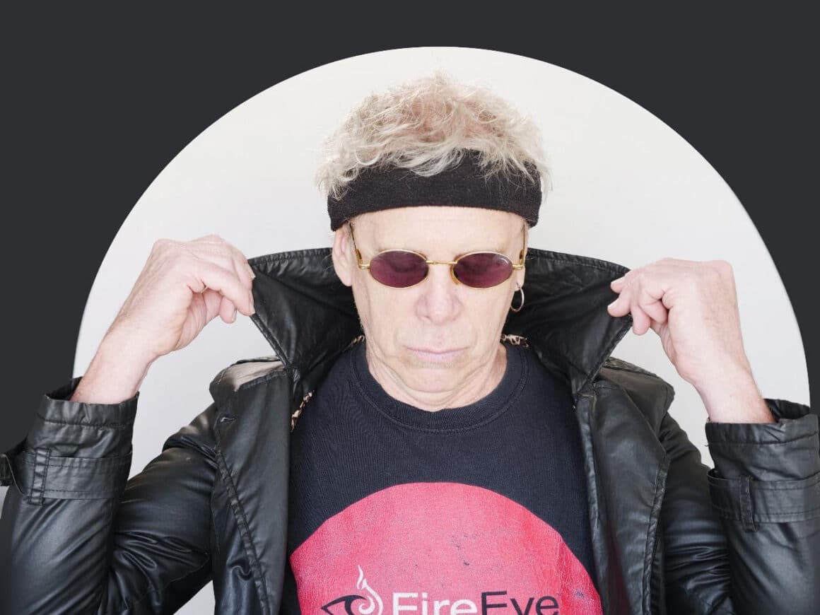 Bariloche, música y autogestión: Gustavo Dasso lanza nuevo EP - El músico y compositor Gustavo Dasso lanza su sexto trabajo discográfico, un EP titulado Mil diferentes formas de pasar el tiempo contigo, creado íntegramente desde su estudio casero en Bariloche. Este proyecto reafirma su trayectoria independiente y su compromiso con la autogestión artística. Gustavo Dasso. Foto de prensa