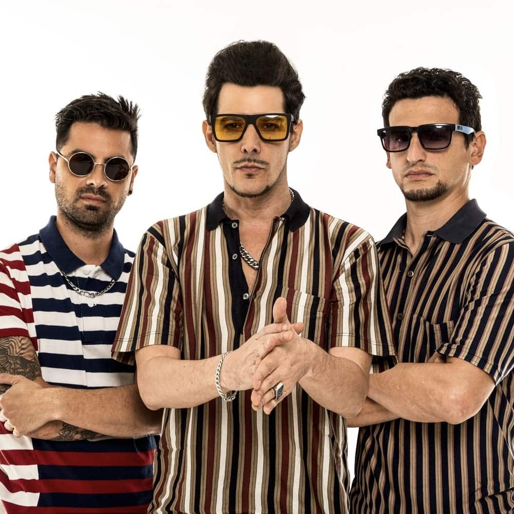 SER - SER se formó en el año 2008 en el barrio de Olivos, en la Zona Norte del Gran Buenos Aires. Ese mismo año Zeta Bosio (bajista de Soda Stereo) los convoca para el compilado "La noche se San Juan" de Alerta discos así como también los guía a llegar a la edición de su primer disco "Hagamos lío" (2008) producido por Vector Berdullas, editado y distribuido por Ultrapop. Contó con Fabiana Cantilo, Ulises Butrón, Germán Álvarez (Todos Tus Muertos/Riddim) y Pablo Clavijo (Karamelo Santo) como invitados. Ser, 2024. Foto: Paco Giúdice