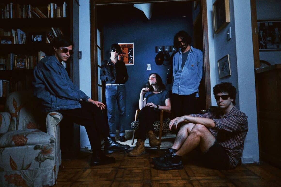 Winona Riders lanza EP junto a Black Market Karma - La banda Winona Riders despide el año con un nuevo trabajo que celebra su expansión y su conexión con artistas internacionales. "Duotone" es un split EP realizado en colaboración con la agrupación inglesa Black Market Karma, que incluye dos canciones inéditas de cada proyecto. Winona Riders. Foto de prensa