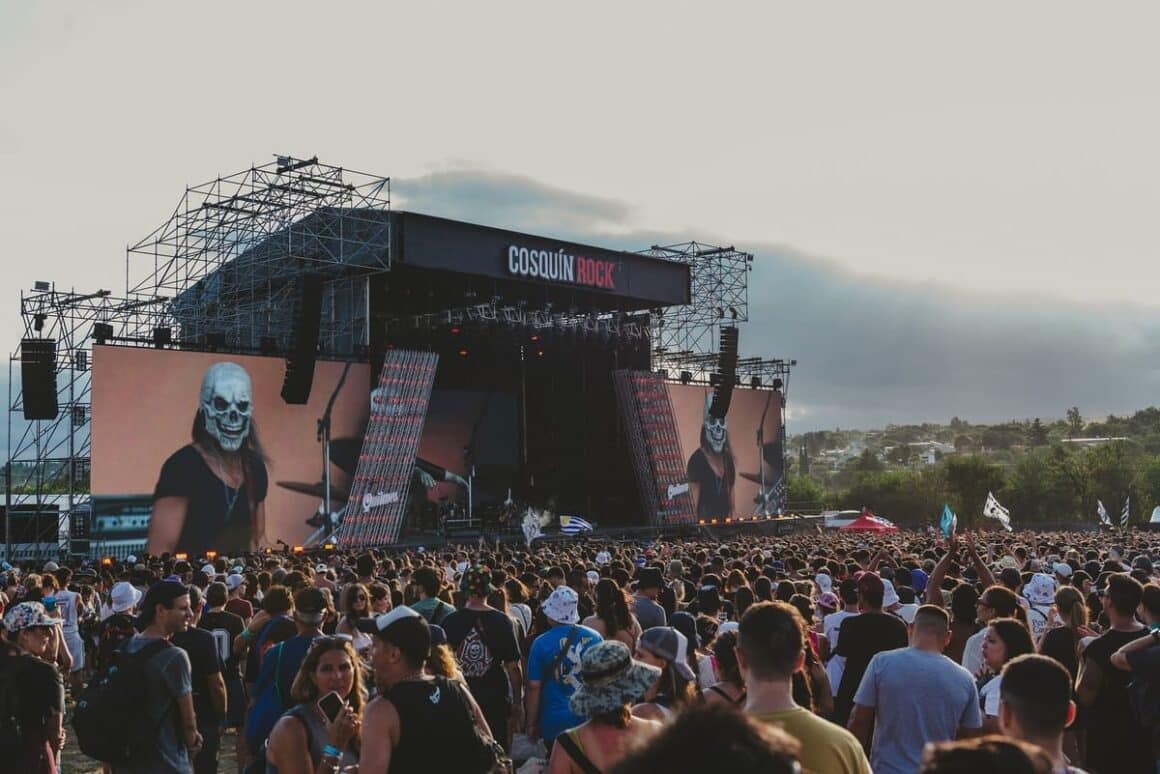 Cosquín Rock 2025: Artistas de Europa - A diferencia de otros años, en esta ocasión España aportará un solo músico a la grilla que además cuenta con dos Djs franceses y un cantante belga radicado en la Argentina desde los 8 años. Desde el viejo continente hasta el Aeródromo de Santa María de Punilla, aquí algunos artistas europeos que dirán presente el 15 y 16 de febrero. Cosquín Rock 2025: Artistas de Europa