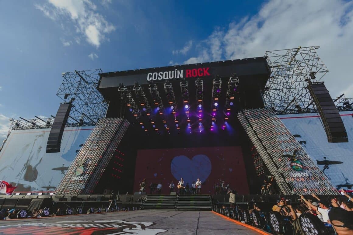 Cosquín Rock 2025: Artistas de Córdoba - Este año volverá a haber una enorme cantidad de bandas locales tocando en los distintos escenarios del Aeródromo de Santa María de Punilla. Distintos artistas de Córdoba, de todos los géneros posibles, se presentarán en las dos jornadas de esta edición. Cosquín Rock 2025: Artistas de Córdoba