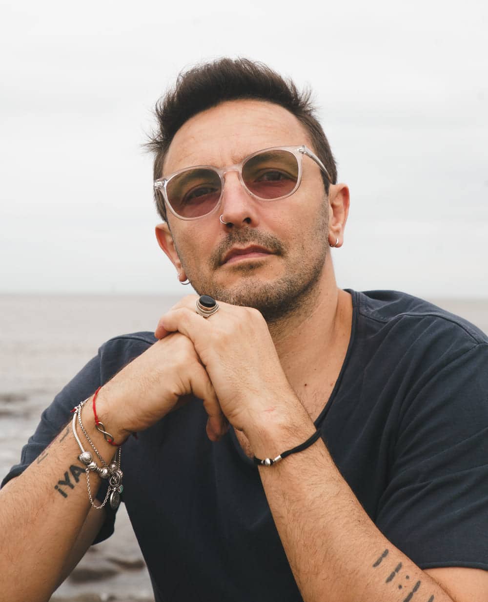 Emiliano Brancciari y su segundo álbum solista - Emiliano Brancciari, cantante y compositor de No Te Va Gustar, acaba de lanzar La sombra en luz, su esperado segundo trabajo discográfico como solista bajo el nombre EMI. Emiliano Brancciari. Foto de prensa