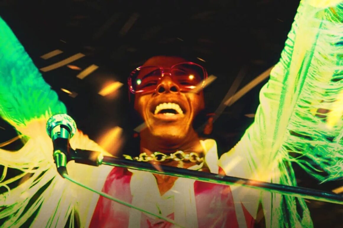 "Sly Lives!": la historia de Sly Stone - Desde Woodstock hasta la reclusión, este documental de Disney+ indaga en la genialidad y los demonios de Sly Stone, un artista que cambió la historia del funk. Sly Stone