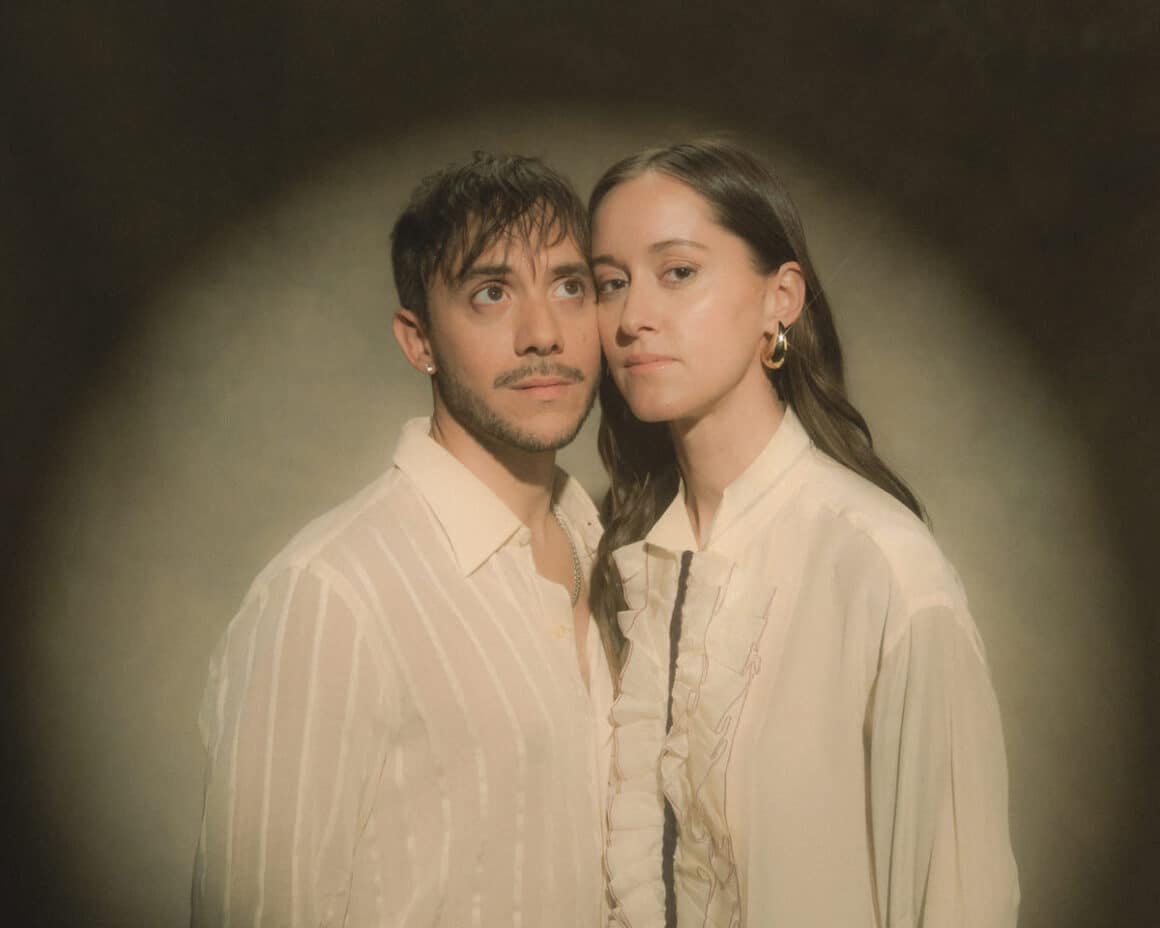 "Fuimos los dos": Ainda explora la nostalgia de los 70 en su nuevo álbum - Con una producción inspirada en la década del 70 y la incorporación de arreglos orquestales, Ainda profundiza su identidad sonora y narrativa en su trabajo más ambicioso hasta la fecha. Ainda. Foto de prensa