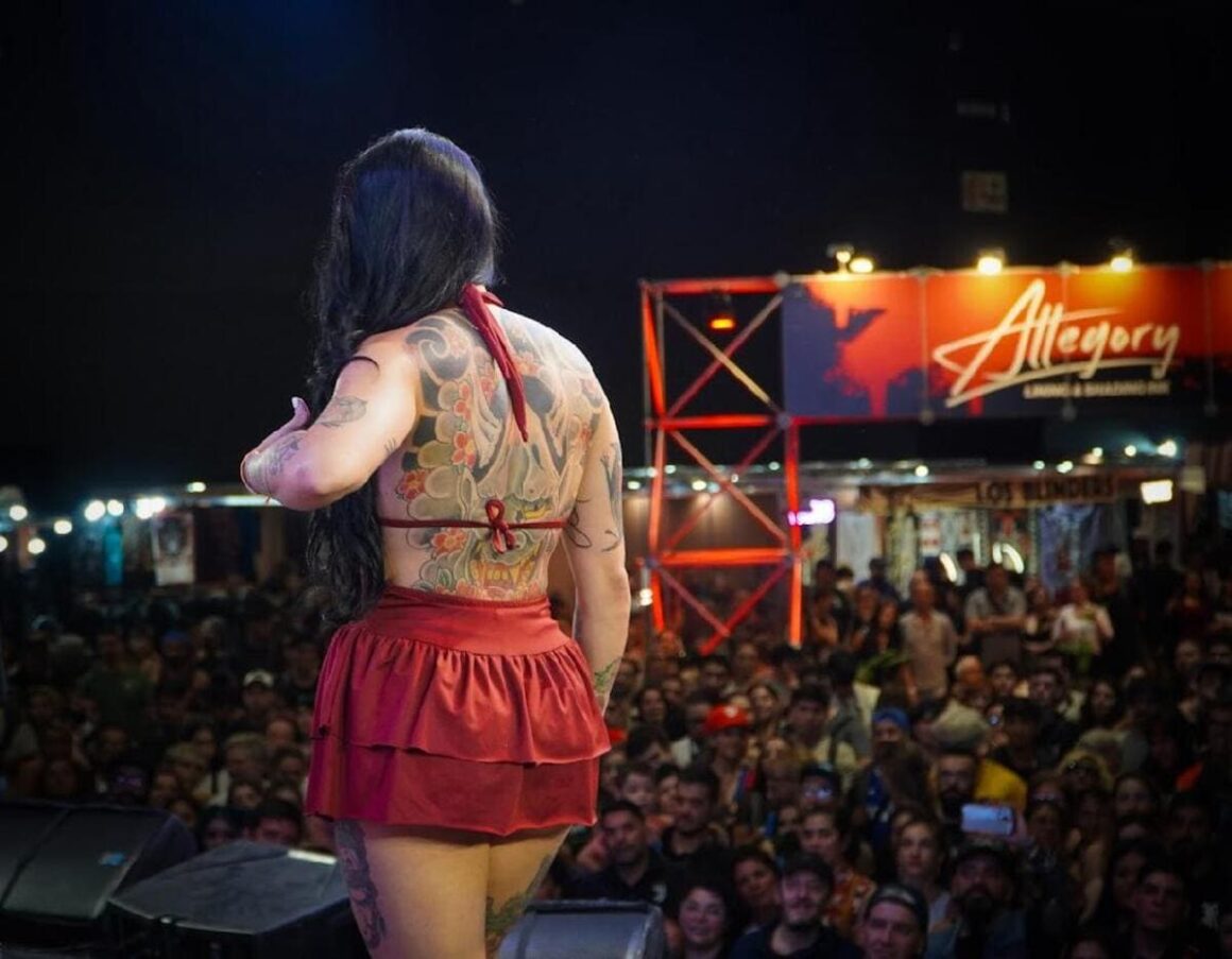 Tattoo Show: “Volvió y está más vivo que nunca” - Una de las novedades, fue la propuesta del Tattoo Show Streaming que, según las palabras de Martín, no existe otro vinculado al mundo del tatuaje: "Fue la primera convención en hacerlo en vivo, transmitiendo todo lo que pasaba. La verdad es que resultó una experiencia muy motivadora y estamos planeando el lanzamiento para el mes de abril. Lo que se hizo en esta oportunidad fue una previa para capturar imágenes, que saldrán pronto. Hasta este año, se llamó Tattoo Show, en 2026 tendrá el nombre de Mandinga Tattoo Expo", anticipó. Tattoo Show. Foto de prensa