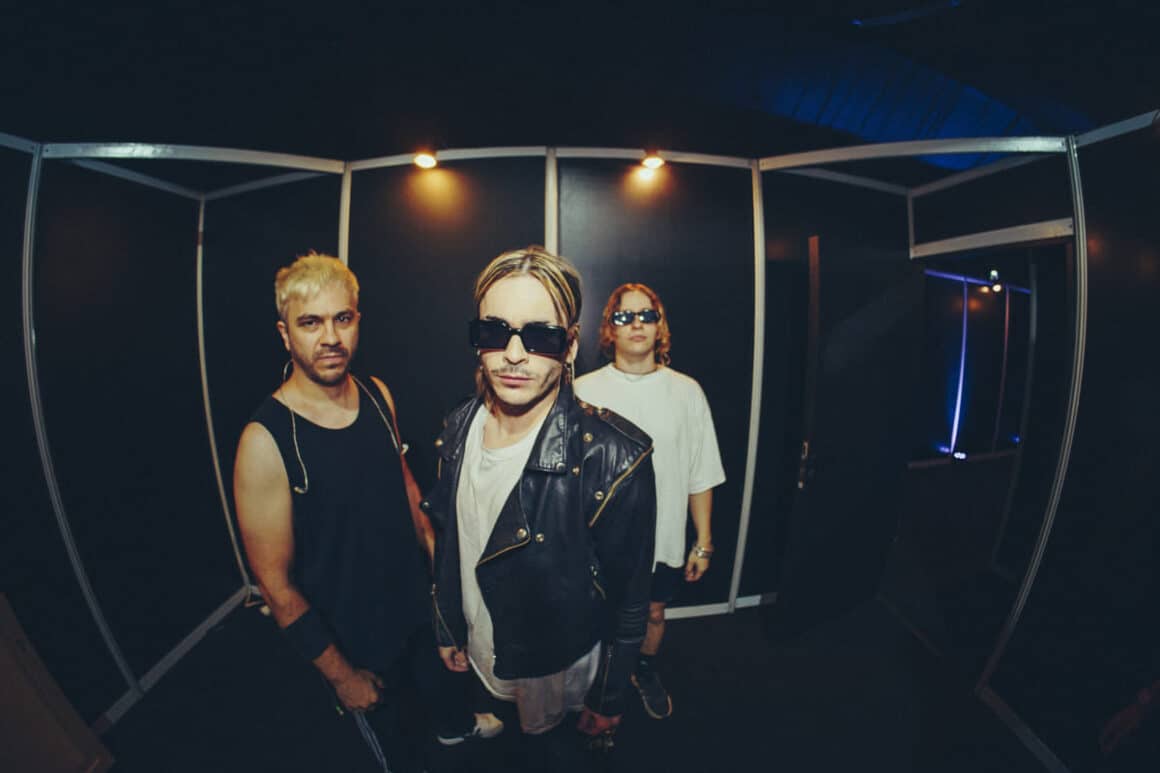 Airbag te invita a su "Club de la pelea" - Airbag publicó la primera parte de El club de la pelea, su nuevo disco de estudio, compuesto por siete canciones. El trabajo llega en el momento de mayor convocatoria de la banda, tras un 2024 con más de 40 conciertos en Latinoamérica y España, y con la mira puesta en su debut en el estadio Monumental, con dos fechas agotadas en menos de 24 horas. Airbag. Foto de prensa