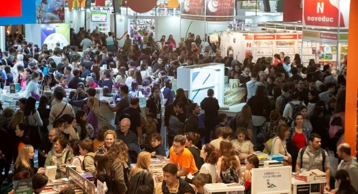 Feria del Libro 2025: actividades musicales - 19:30 hs. Cultura metálica. Cultura Metálica es una muestra de la Feria del Libro Heavy de Buenos Aires. En ella se presentan libros, ponencias, exposiciones, una micro feria de publicaciones y un cierre musical acústico.Presenta: Gito Minore y María Inés Martínez.Organiza: Clara Beter Ediciones.Sala: Zona Futuro.Pabellón: Pabellón Amarillo. Feria del libro