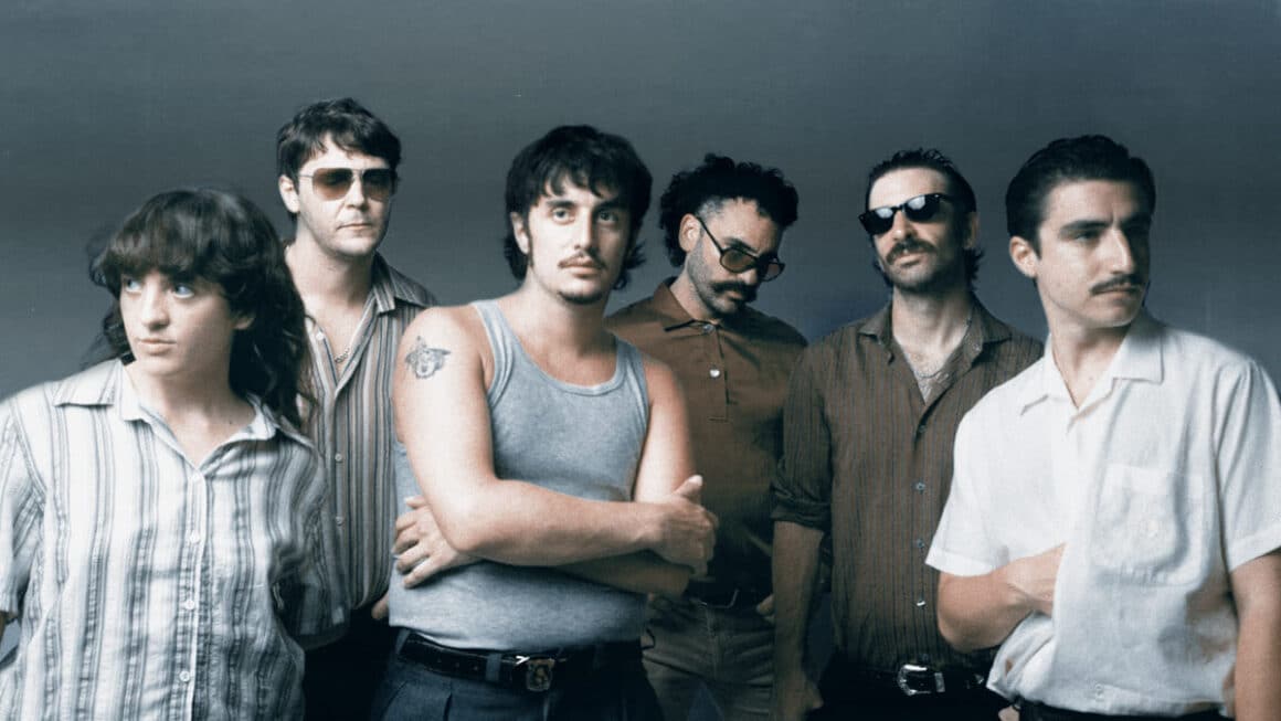 Del conurbano a los escenarios nacionales: Fonso y Las Paritarias presentan su disco debut - Fonso y Las Paritarias lanza su primer disco con una propuesta que combina geografía, historia, y una identidad sonora marcada. Fonso y las Paritarias. Foto: Chiara Girimonti