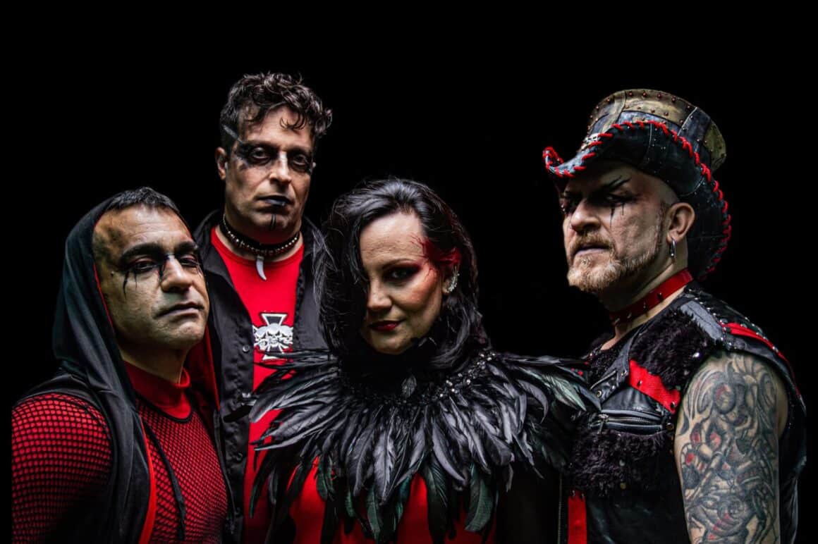 Devil69: “Será la oportunidad de ver a la banda en su plenitud” - Devil69 es una banda que nace a mediados de 1998 como resultado de hacer algo distinto en la escena metalera argentina Hard Rock, música industrial de los 90s, Gothic Metal, melodías clásicas de un buen Pop, y el cuidado de la estética grupal que sume un poco de fantasía visual. Devil69. Foto de prensa