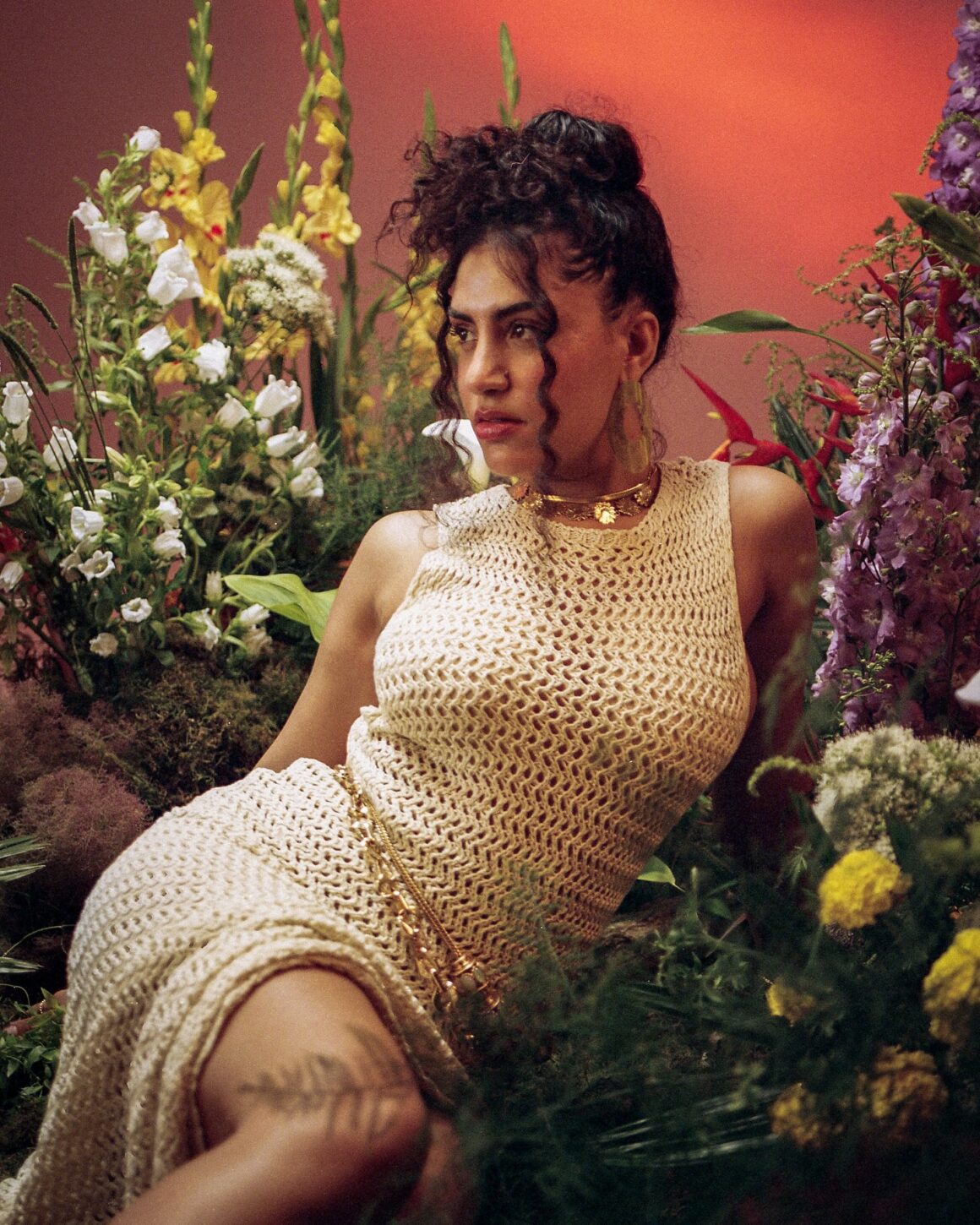 Julieta Rada: “En un punto, esta música siempre estuvo conmigo” - Desde Nueva York, donde vive parte del año, Julieta Rada empezó a delinear su nuevo proyecto con una certeza: quería sumergirse en el candombe, ese ritmo que late en su historia personal y familiar. Candombe, el álbum que presentó recientemente en Niceto Club, reúne versiones de clásicos del género afrouruguayo con una mirada propia, en un cruce natural con estilos como el funk, el jazz, el R&B, la salsa y hasta el tango. “Siempre estuve vinculada al candombe, a veces más activamente, y en otras ocasiones de forma pasiva. Y en este momento me surgió algo más activo”, explica la artista. “Ya con 34 años, finalmente me metí de lleno”. Julieta Rada. Foto de prensa