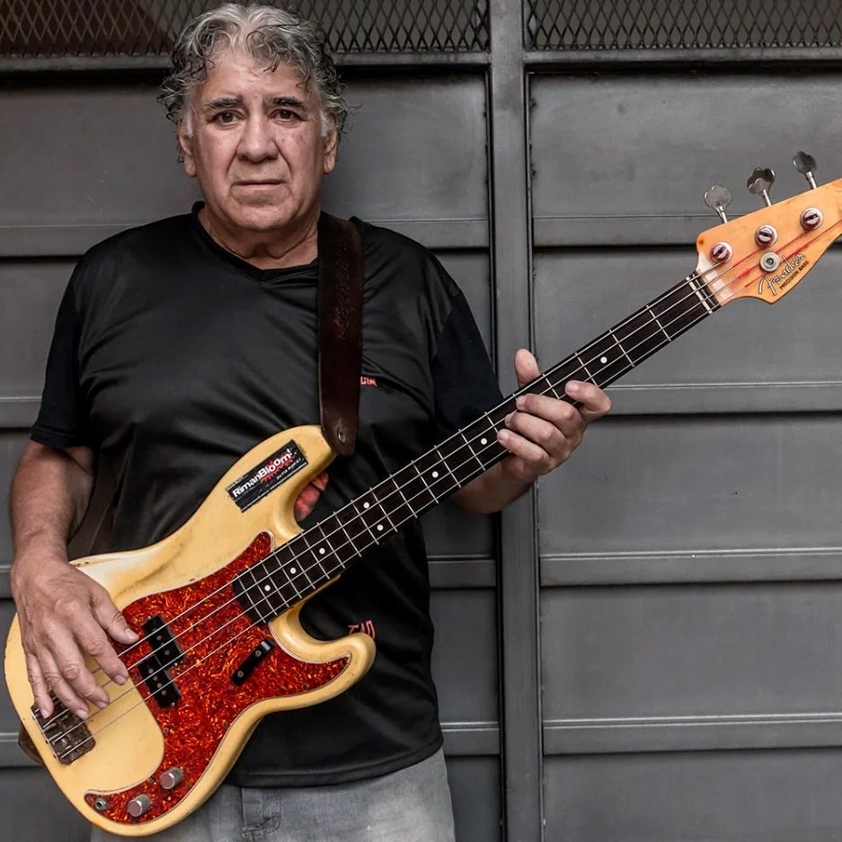 Rinaldo Rafanelli - Rinaldo Rafanelli fue bajista de Color Humano, Sui Generis, Polifemo, Seleste, de Spinetta y de Charly García. También integró Coral, Alphonso S'Entrega y La Rimanblu, entre muchos otros proyectos. Rinaldo Rafanelli