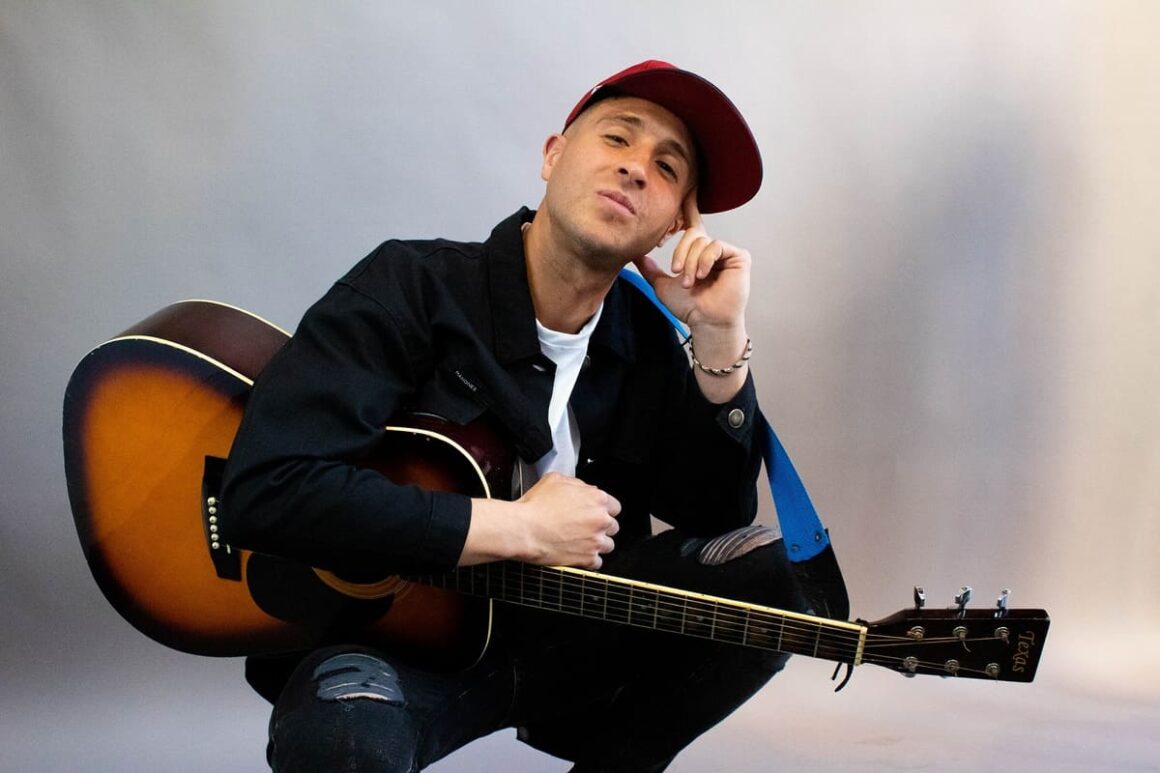Adri G: “El hilo conductor es la frescura y el optimismo” - El músico pop argentino presenta su nuevo EP “Adri G en Promo” con canciones cautivadoras, emotivas y cálidas. Adri G. Foto de prensa