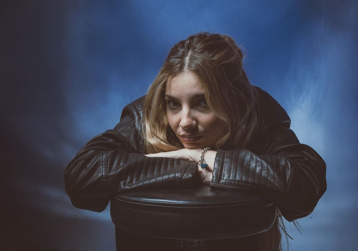 Anna Blou: “Anhelaba mucho sacar mi primer disco” - “Es un viaje profundo, es una apertura a un mundo nuevo –explica Anna Blou sobre su primer disco-. Busqué mostrarme, expresar, comunicar quién soy, de dónde vengo, que estoy creando cuando sigo mis deseos. Animando a otros a hacer lo mismo también”. Anna Blou. Foto de prensa