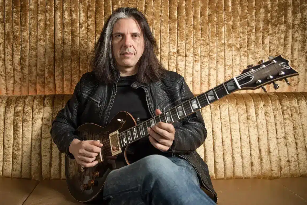 Testament: “Hay muchas presiones para dejar de ser humanos” - Testament acababa de editar “Souls of Black” (1990), que no hacía concesiones. El cantante Chuck Billy recibió una llamada de Gene Simmons. El líder de Kiss lo invitaba a juntarse con él: tenía un proyecto. Pero las cosas no siempre salen bien. TESTAMENT6