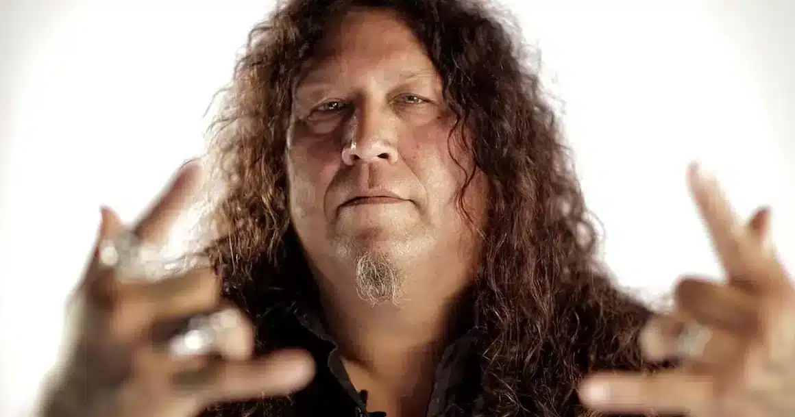 Testament: “Hay muchas presiones para dejar de ser humanos” - Testament acababa de editar “Souls of Black” (1990), que no hacía concesiones. El cantante Chuck Billy recibió una llamada de Gene Simmons. El líder de Kiss lo invitaba a juntarse con él: tenía un proyecto. Pero las cosas no siempre salen bien. TESTAMENT8