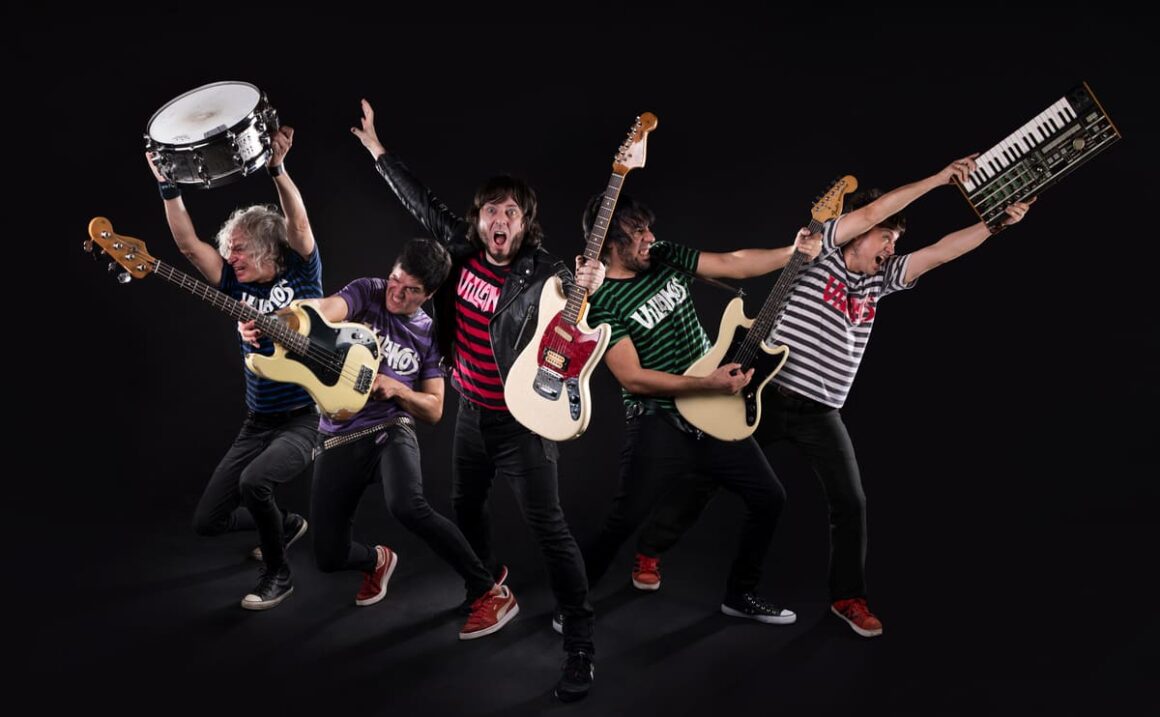 Villanos: “Somos laburantes del rock, empezamos sin planes faraónicos ni delirios de grandeza” - Nada pudo contra Villanos: epidemias, pandemias, crisis económicas y modas varias. Por eso, prometen una noche a prueba de todo con 30 canciones sin fecha de vencimiento. Un recorrido alocado por toda su discografía para vivir el ADN Villano de principio a fin. Villanos. Foto de prensa