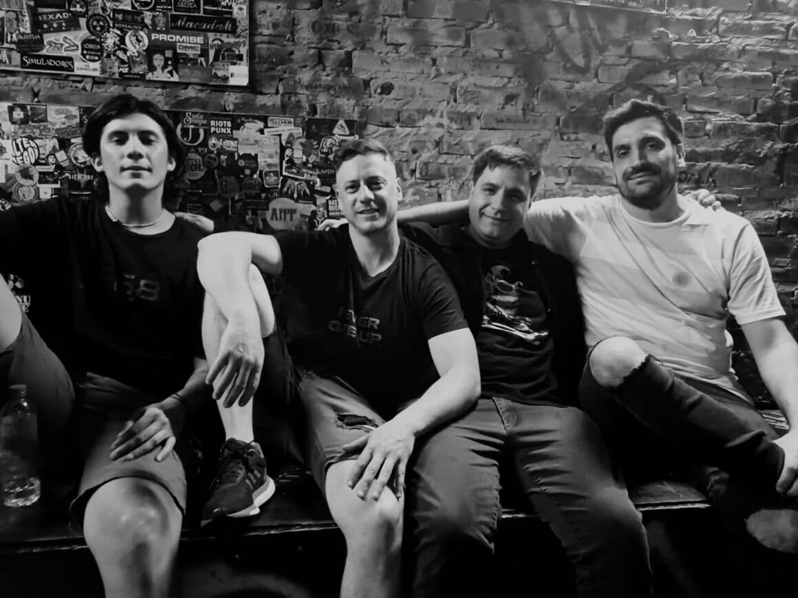 Pigmentos del Sol: “Fue la forma de expresarnos ante una realidad tan retocada” - Pigmentos del Sol es un sueño de dos hermanos, Claudio (voz y guitarra) y Guillermo Profilo (primera guitarra), quienes buscaban generar una herramienta para manifestar artísticamente sus cosmovisiones, ideas y sentires. Pigmentos del Sol. Foto de prensa