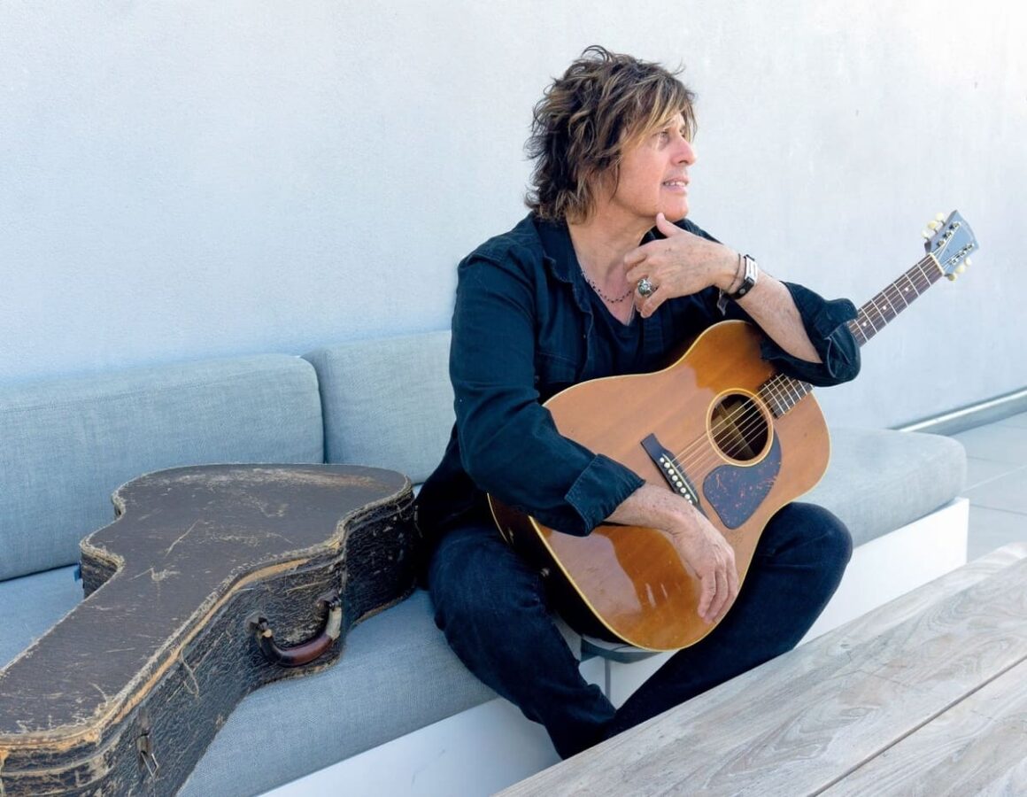 Dean DeLeo, de Stone Temple Pilots: “Al componer sos muy vulnerable” - Este podría ser uno de los tantos relatos de adolescentes que compran un instrumento y terminan abandonándolo. Pero nuestro personaje es Dean DeLeo, y con esa viola va a co-fundar una de las bandas más importantes de los ‘90: Stone Temple Pilots. Dean DeLeo