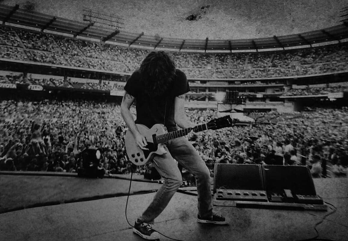 Dean DeLeo, de Stone Temple Pilots: “Al componer sos muy vulnerable” - Este podría ser uno de los tantos relatos de adolescentes que compran un instrumento y terminan abandonándolo. Pero nuestro personaje es Dean DeLeo, y con esa viola va a co-fundar una de las bandas más importantes de los ‘90: Stone Temple Pilots. Dean DeLeo