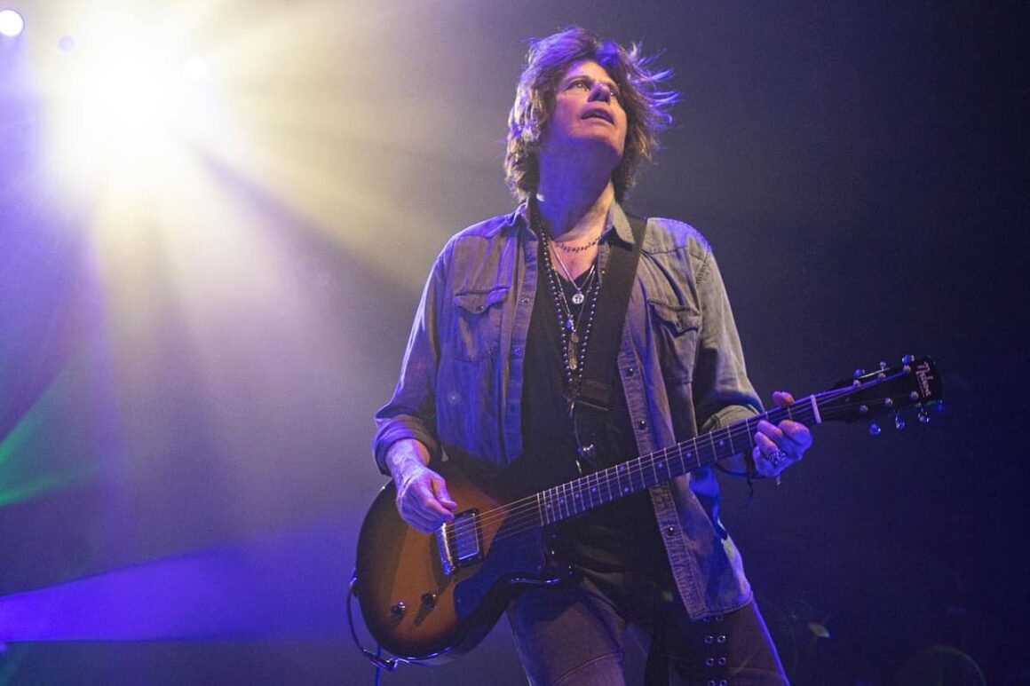 Dean DeLeo, de Stone Temple Pilots: “Al componer sos muy vulnerable” - Este podría ser uno de los tantos relatos de adolescentes que compran un instrumento y terminan abandonándolo. Pero nuestro personaje es Dean DeLeo, y con esa viola va a co-fundar una de las bandas más importantes de los ‘90: Stone Temple Pilots. Dean DeLeo
