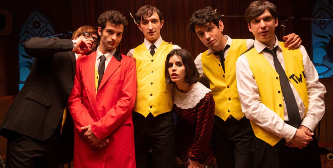 “La dicha en movimiento”: un film que reconstruye la grabación del debut de Los Twist - La dicha en movimiento, dirigida por Maxi Gutiérrez, llega a los cines este jueves 20 de noviembre con un relato que combina ficción, memoria y música. La película reconstruye un romance entre Mario (Kevsho) y Ana (Ornella D'Elia), situado en abril de 1983 dentro de los históricos Estudios Panda, donde Los Twist registraban en apenas 29 horas y media su álbum debut, también titulado La dicha en movimiento. Ese disco, producido por Charly García, marcaría un quiebre estético en la música argentina al cierre de la dictadura. "La dicha en movimiento"