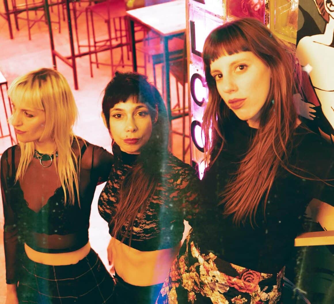 Las Tussi - Las Tussi Las Tussi Las Tussi Las Tussi Las Tussi