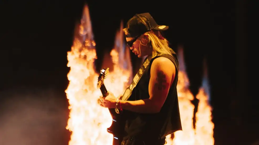 Cinco River en un año: Airbag y un cierre histórico - Airbag cerró su año más importante con dos noches consecutivas en el Estadio Monumental y una demostración de rock de gran escala. El miércoles 17 y el jueves 18 de diciembre, el trío integrado por Patricio, Guido y Gastón Sardelli volvió a agotar el estadio de River Plate y alcanzó una marca inédita: cinco presentaciones con entradas agotadas en el mismo año en ese escenario. Airbag en River. Foto de prensa. DF Entertainment