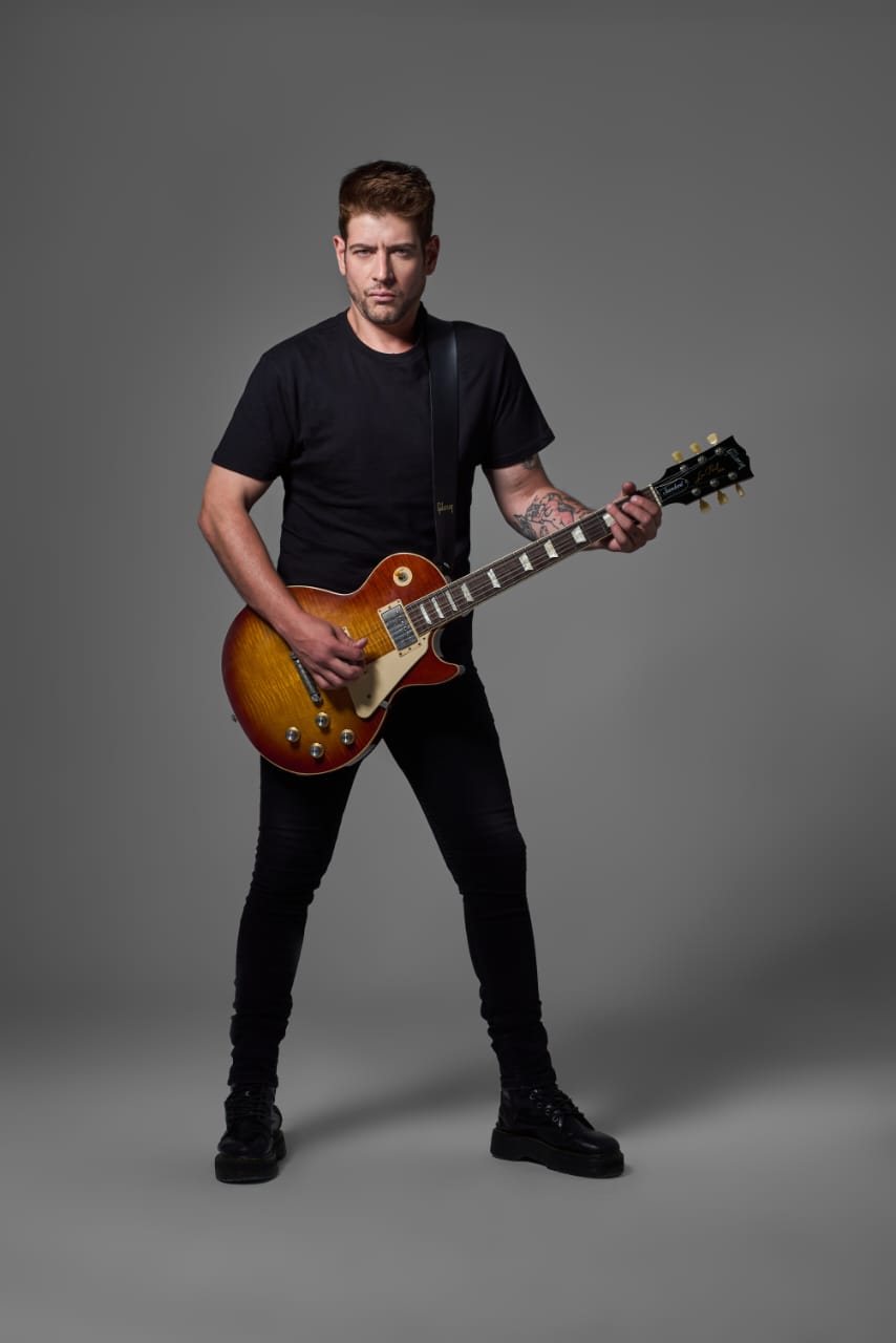 Matías Forci: “Hoy me inspira el presente en su estado más crudo” - Matías Forci (Buenos Aires, 1988) es músico, compositor y guitarrista. Sobreviviente directo de la tragedia de Cromañón a sus 16 años, se encontraba en el primer piso del local junto a su madre. Aquella noche perdió a una amiga cercana y compañera de la Escuela de Bellas Artes. Matías Forci. Foto de prensa