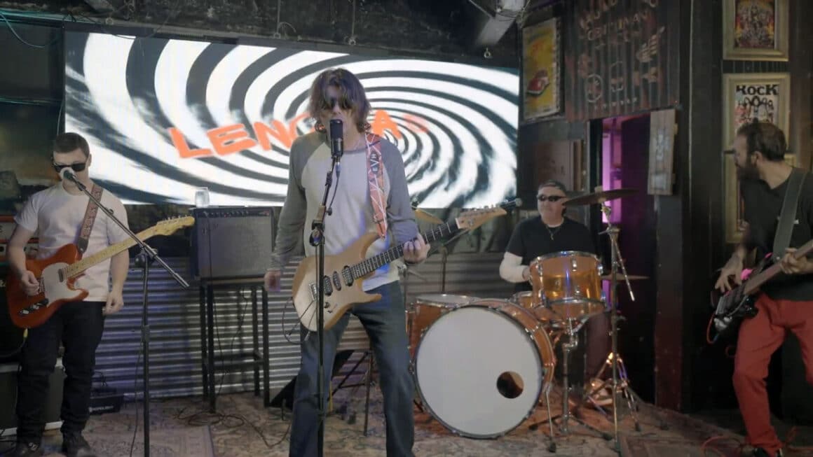 Lenguas: “La energía que estamos poniendo en la producción, no la sentimos ni invertimos en los últimos veinte años” - Si bien su historia se remonta al año 1998 con la salida de su primer disco, LENGUAS pone play nuevamente y retoma su etapa creativa en 2024 para producir tres nuevas canciones en las ciudades de Mar del Plata (El Bunker Estudio) y Buenos Aires (Curupaytí Records) para el sello Dando Vuelta Vinils. lenguas