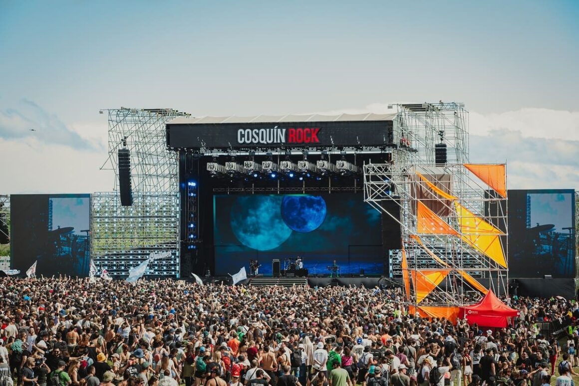 Cosquín Rock 2026: Federal - El festival de las montañas siempre se destacó por su federalismo, no solo por el público que llega de todas partes del país al Aeródromo de Santa María de Punilla, sino también por incluir artistas de distintas provincias. Cosquín Rock