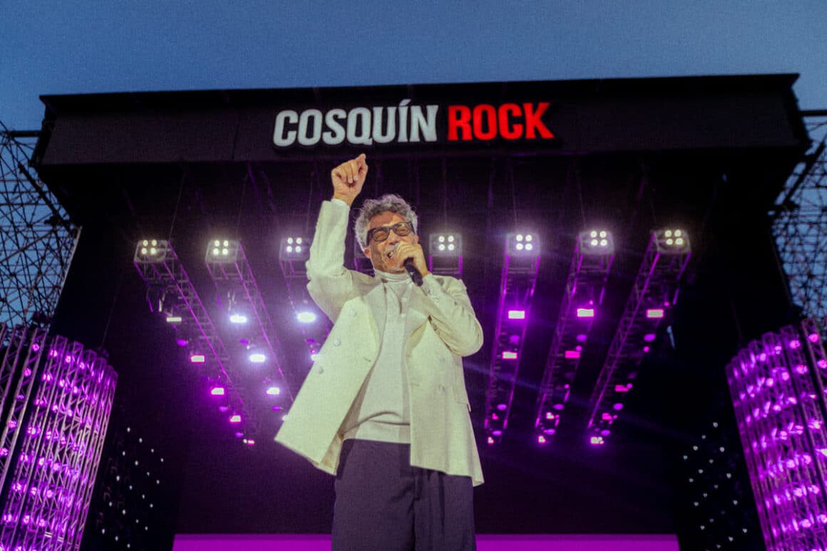 Cosquín Rock 2026: clásicos, cruces impensados y gran diversidad de géneros músicales - Cosquín Rock volvió a marcar el pulso de la música mainstream en una nueva edición cargada de distintos estilos, himnos, colaboraciones sorpresivas y postales que quedarán en la memoria colectiva. Fito Páez. Foto: Prensa Cosquín Rock