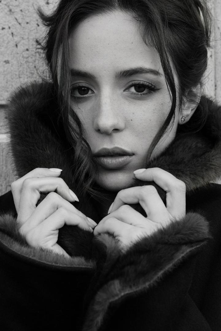 Catalina: “Es mi forma de entender el mundo” - Nacida en Argentina, y criada en China desde los seis meses de edad, Catalina es una artista internacional cuya identidad musical fusiona sus raíces latinoamericanas con una profunda influencia global. Catalina. Foto de prensa
