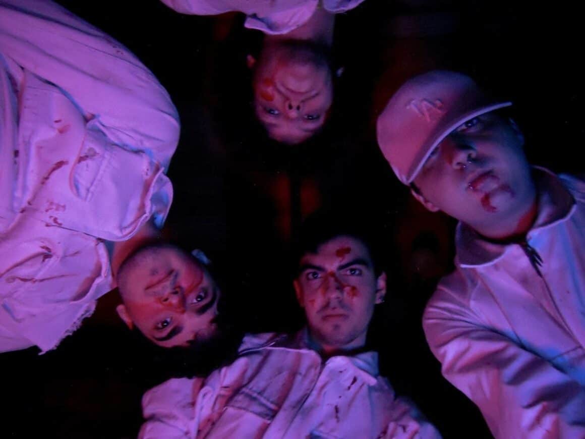 Hijos de la Sangre: “Es nuestro proyecto más consistente” - “Explora las diferentes perspectivas que un individuo podría tener estando cerca de la muerte y reflexionando sobre sus acciones –explica Lautaro Rodríguez Silva, guitarrista de Hijos de la Sangre sobre este flamante EP-. En este proyecto queríamos presentar una narrativa que conecte los temas y una mayor cohesión sonora”. Hijos de la Sangre. Foto de prensa