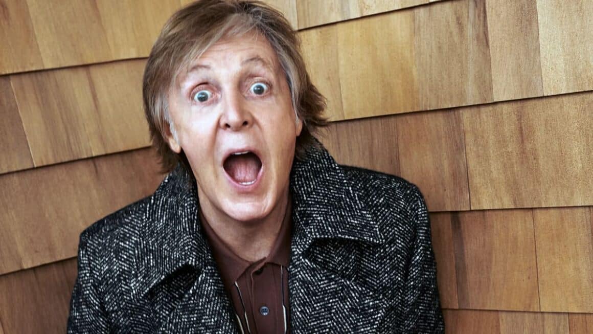 Paul McCartney actuará en Apple Park en un concierto privado para empleados - Sir Paul McCartney ha sido anunciado oficialmente como artista principal del acto nocturno en la sede de Apple Park. El concierto se celebra con motivo del cierre de las celebraciones del 50.º aniversario de la corporación. La víspera, al legendario bajista se le vio ensayando justo en el propio campus de Cupertino, lo que confirmó definitivamente los rumores que venían circulando. Paul McCartney