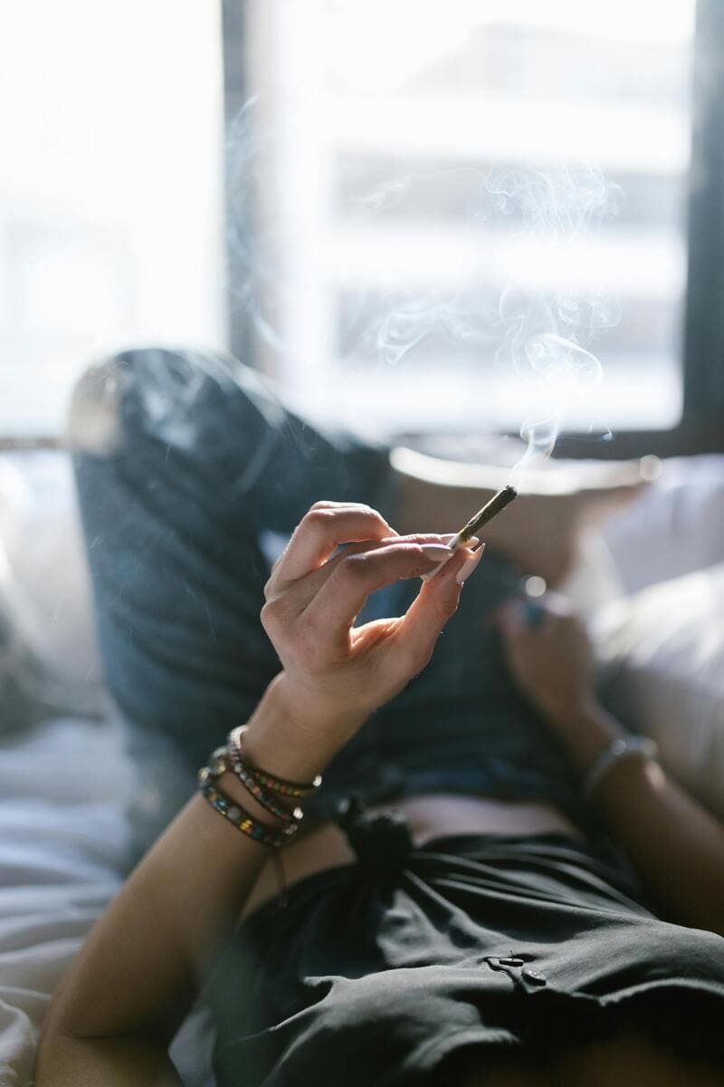 Por qué la flor de cáñamo fumable está ganando popularidad - En los últimos tiempos, la flor de cáñamo fumable ha surgido como una tendencia importante y favorita entre los entusiastas del bienestar y en el mercado del CBD. Una razón clave para el aumento de la popularidad es que los consumidores se inclinan más hacia los productos naturales que ofrecen relajación sin los efectos intensos que conlleva el uso del cannabis tradicional convencional. flor de canamo