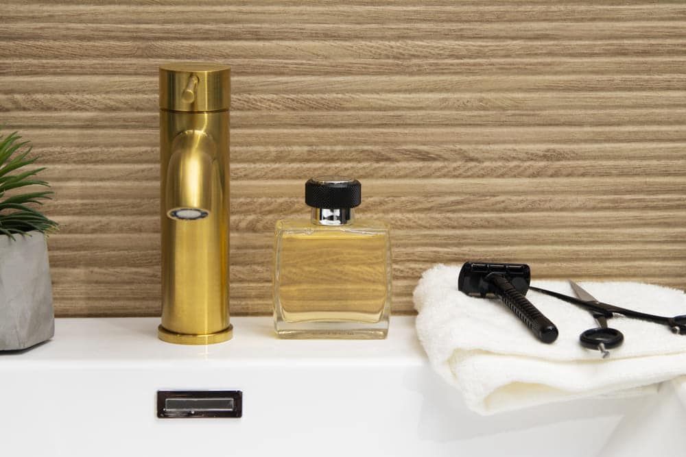 Los aromas favoritos de las celebridades que marcaron tendencia durante décadas - ¿Qué hace que un perfume pase de ser una elección íntima para convertirse en tendencia? A veces alcanza una frase dicha en una entrevista, una campaña inolvidable, una actriz que presta su imagen a una casa de moda o una cantante cuya presencia despierta la misma pregunta en todos: “¿a qué huele?”. En el mundo de las celebridades, los aromas no solo acompañan; también construyen personaje, época y deseo. bau