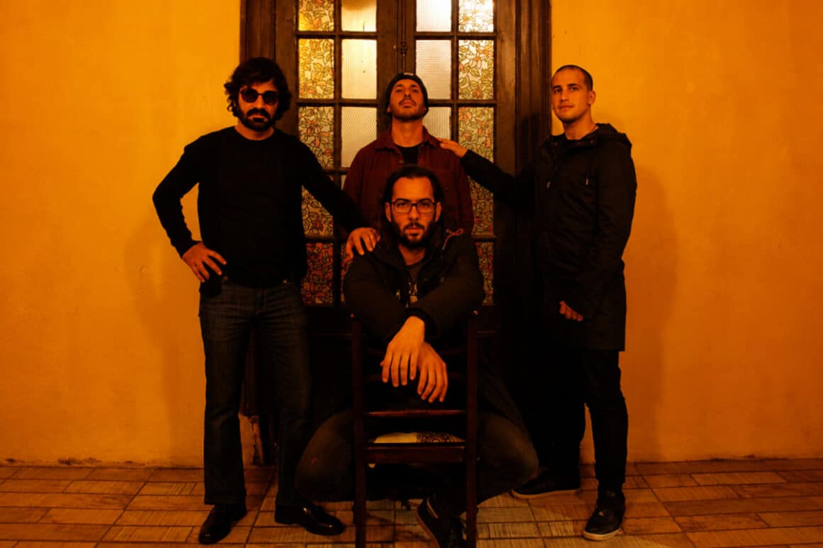NocNara: “Defender el formato álbum puede parecer un gesto anacrónico” - “De alguna manera, este disco aborda temas que nos interpelan ahora y que vienen acompañándonos desde hace algún tiempo –explica Julian Morelli, voz, guitarra y piano de NocNara-. Yo tenía varias maquetas de la época de la pandemia que habían quedado ahí, sin terminar, como si estuvieran buscando un cierre. Cuando empezamos a pensar el disco solo teníamos cuatro canciones, y fue entonces cuando volví a esas maquetas guardadas. Ahí sucedió algo mágico, enseguida se transformaron en las canciones que son hoy y empezaron a dialogar naturalmente con las nuevas. También hubo algún tema que entró a último momento, pero fue durante ese proceso cuando entendimos que, aunque hubieran nacido en momentos diferentes, todas formaban parte del mismo universo”. NocNara. Foto de prensa
