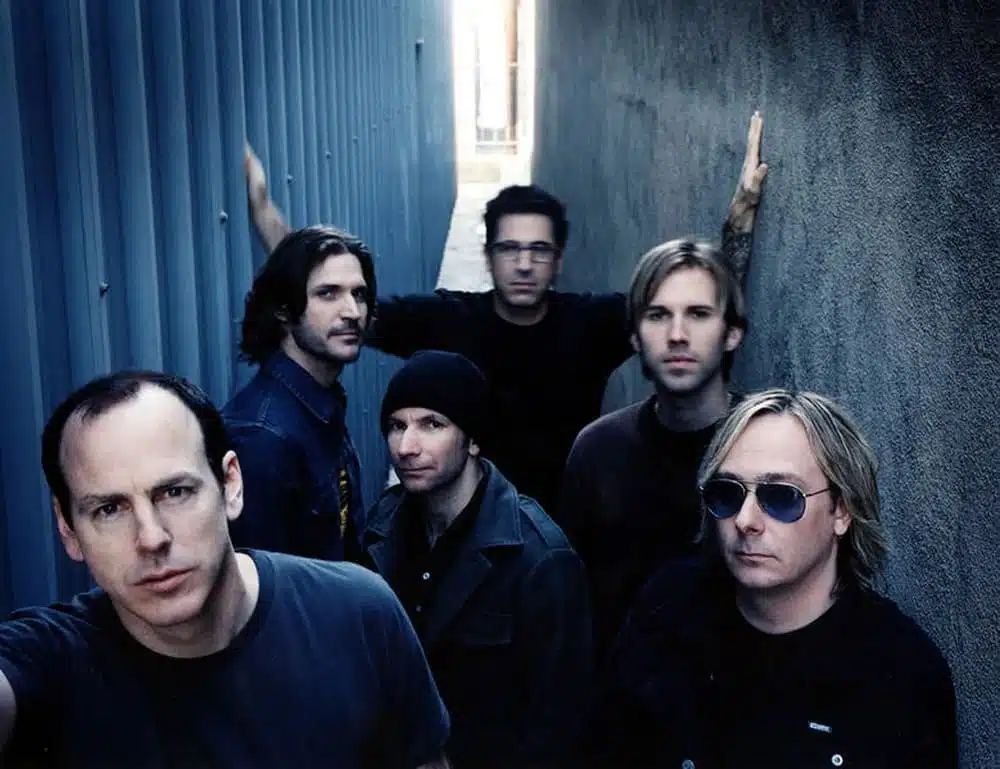 Brooks Wackerman, de Avenged Sevenfold: “Hay que dejar los egos en la puerta del estudio” - La mente humana puede jugar malas pasadas: no importa si uno es un músico experimentado con décadas de carrera y miles de shows bajo el brazo. Si no pregúntenle a Brooks Wackerman, que aunque ya había pasado su adolescencia en Suicidal Tendencies y quince años girando por el mundo con Bad Religion, recién se enfrentaba a su desafío más grande en 2016. Brooks Wackerman. Fotos: Brian Cattelle y Laura Jane Price